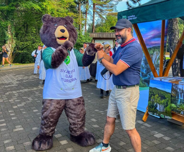 Pozovite mališane na Plitvice za Svjetski dan turizma uz druženje s maskotom Medom!