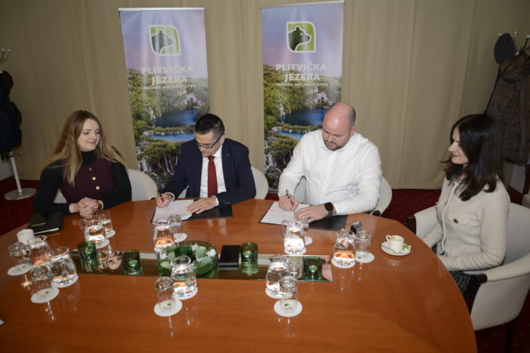 Svečano potpisan ugovor za rekonstrukciju Bistroa Kupalište u Nacionalnom parku Plitvička jezera
