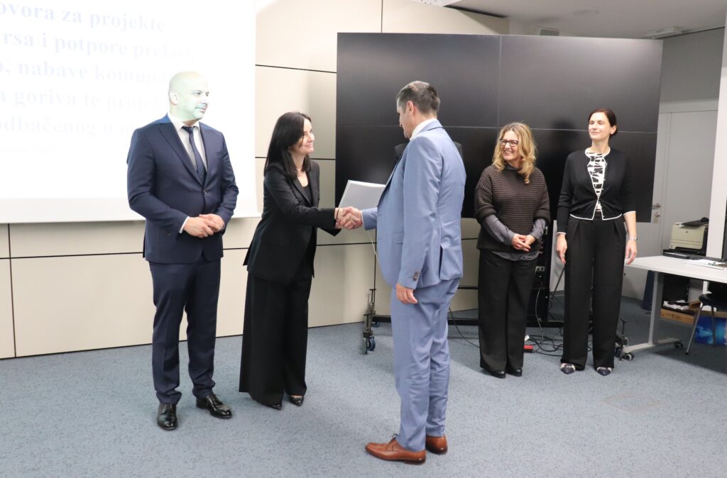 Potpisan ugovor s FZOEU za čišćenje speleoloških objekata u Nacionalnom parku Plitvička jezera