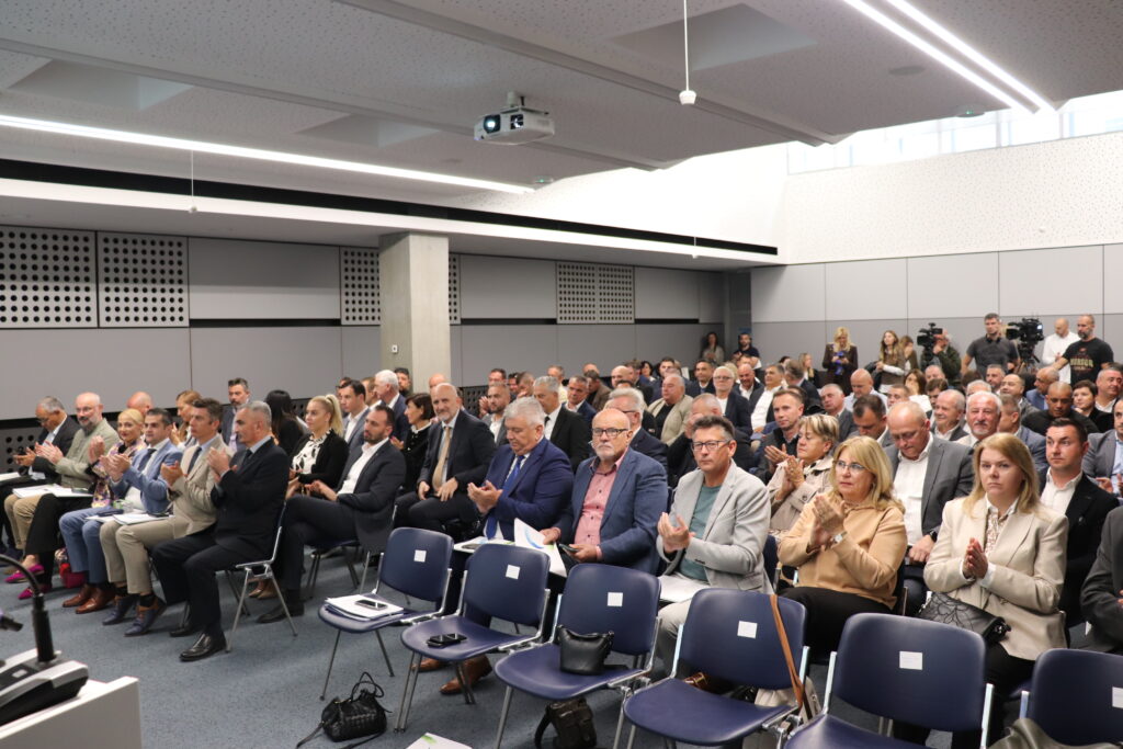 Potpisan ugovor s FZOEU za čišćenje speleoloških objekata u Nacionalnom parku Plitvička jezera