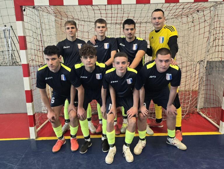 Nova oprema, ali težak start: Kadeti MNK Lika Šport u dva kola dva poraza