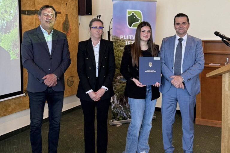 Nacionalni park Plitvička jezera dodijelio stipendije učenicima Srednje škole