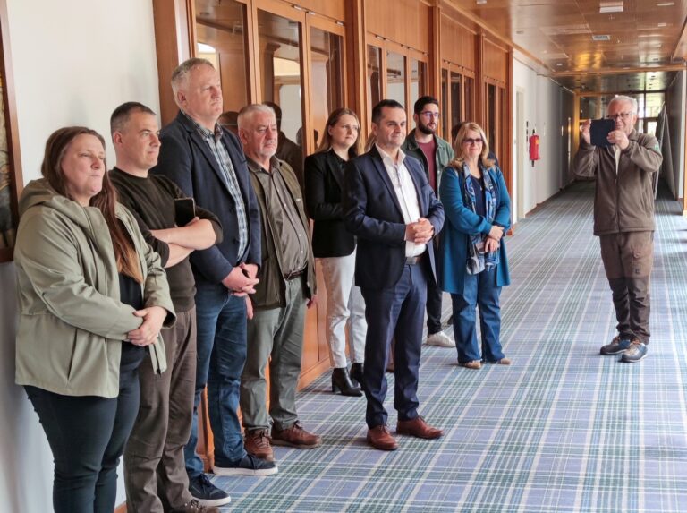 Izložba “Šuma okom šumara” otvorena u hotelu Jezero: Ulaz je besplatan