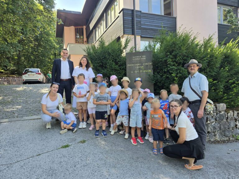 Mali Slapići upoznali veliki svijet prirode Plitvičkih jezera